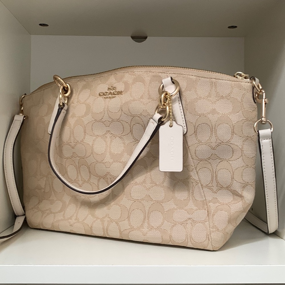 New coach hand bag. Unpacked but never used